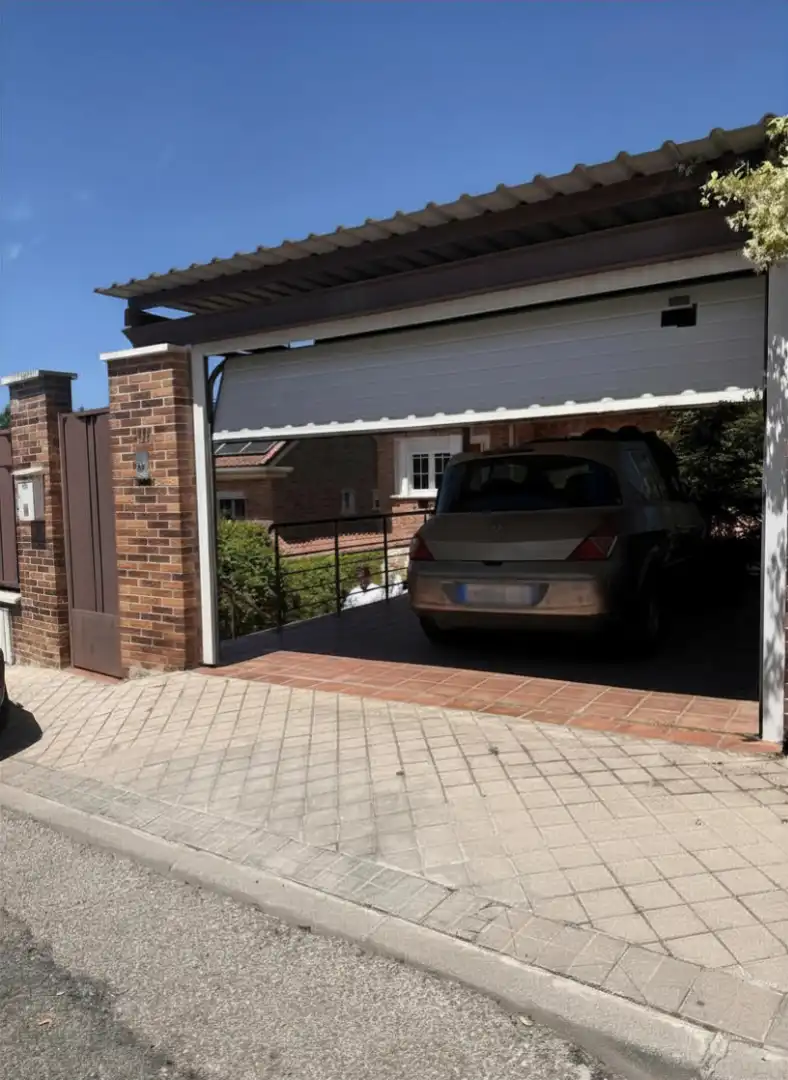 Parking de Casa o chalet en venta en Torrelodones con Aire acondicionado, Calefacción y Jardín privado