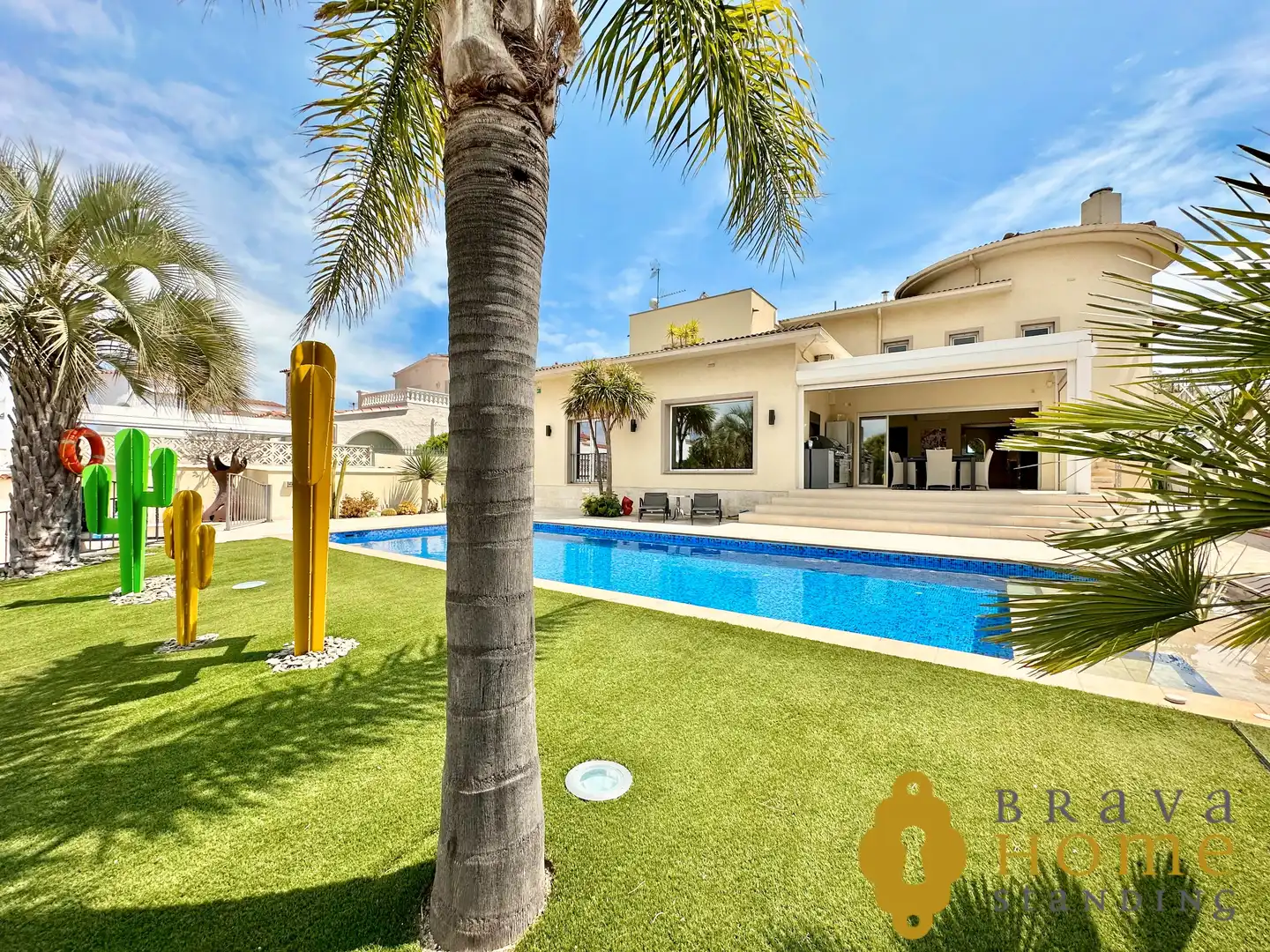 Exterior view of Houses for sale in Empuriabrava  with Air Conditioner, Heating and Private garden