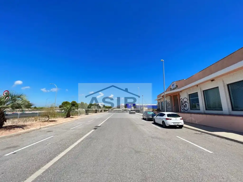 Industrial buildings for rent in Favara