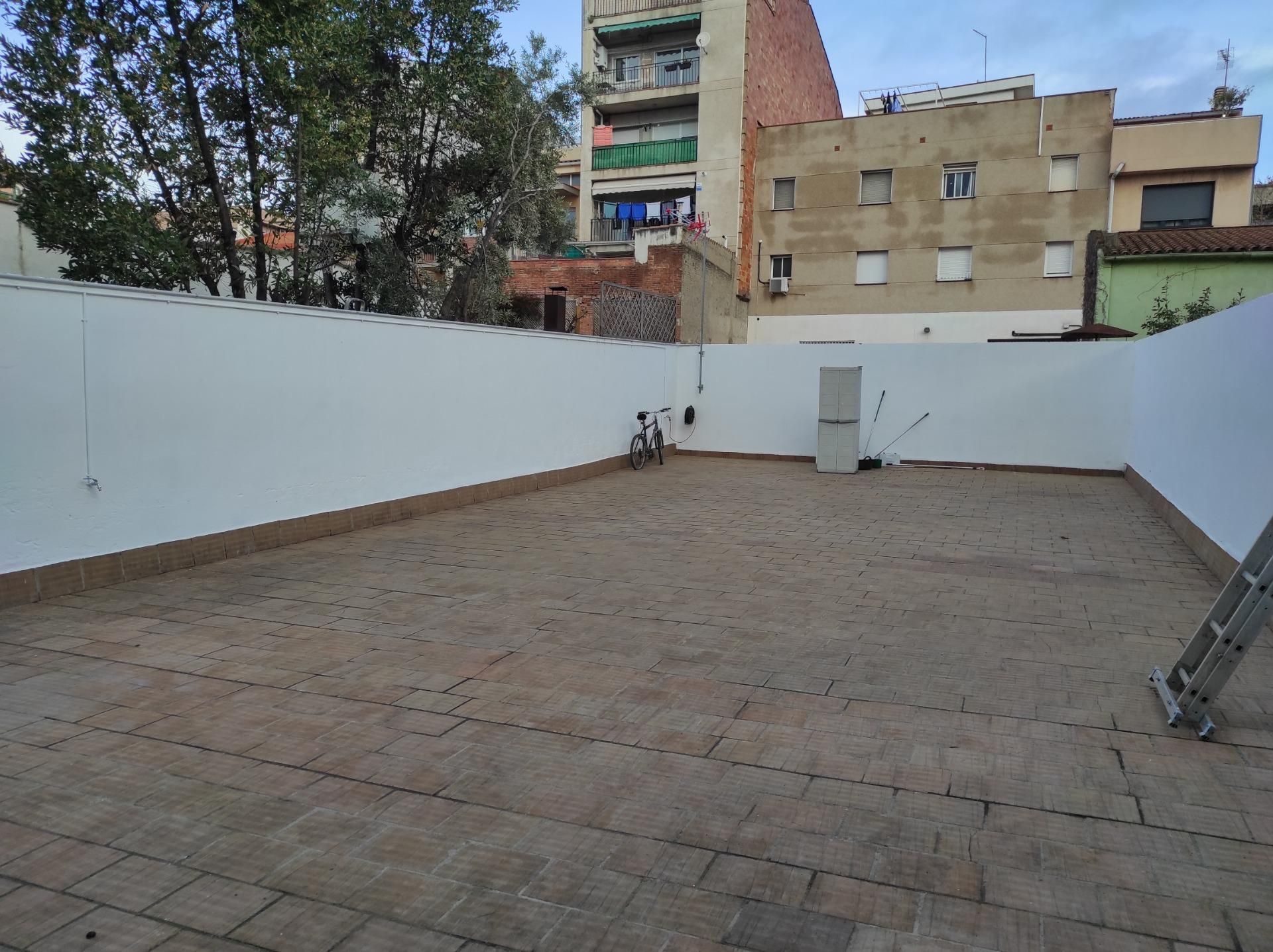 Aparcament de Planta baixa de lloguer en Sabadell amb Aire condicionat, Terrassa i Traster
