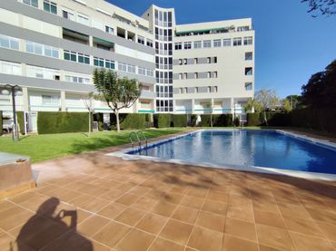 Apartamento con piscina en venta en Avinguda California 10