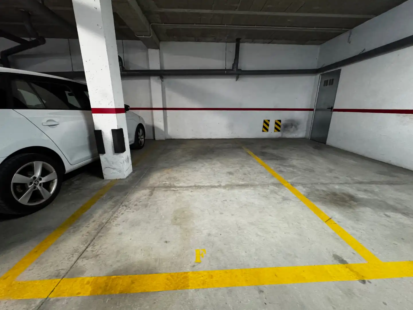 Parking of Flat for sale in Arnes  with Air Conditioner, Furnished and Oven