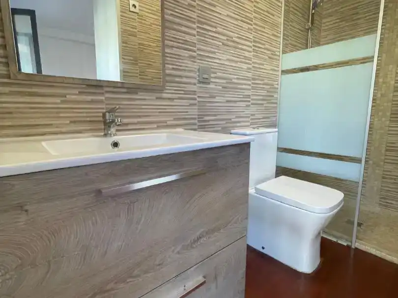 Badezimmer von Wohnung zur Miete in Oviedo 