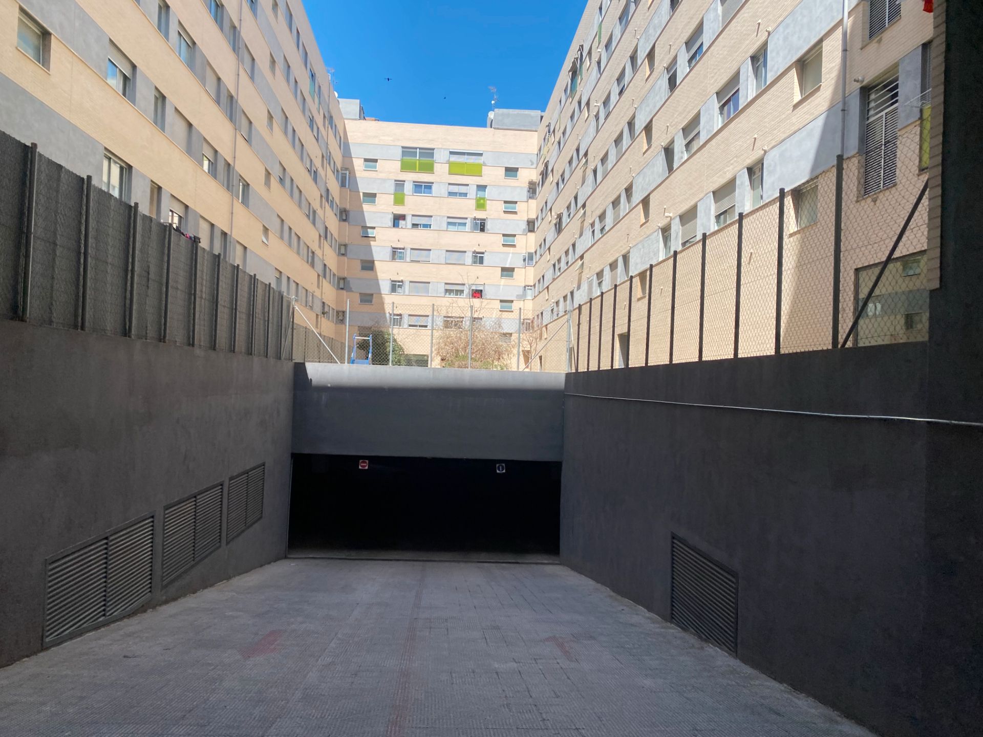 Aparcament de Garatge en venda en  Valencia Capital amb Alarma