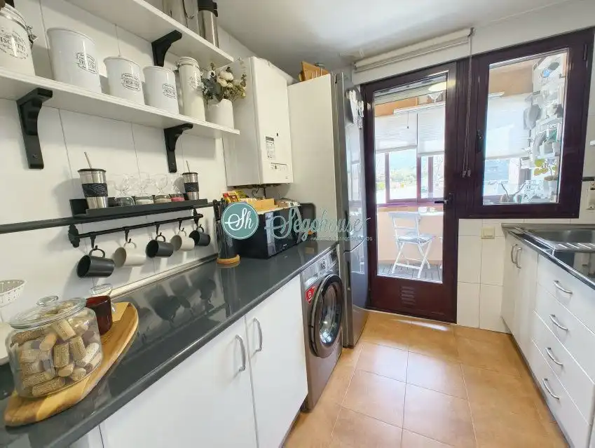 Cocina de Piso en venta en Torrecaballeros con Calefacción, Terraza y Amueblado