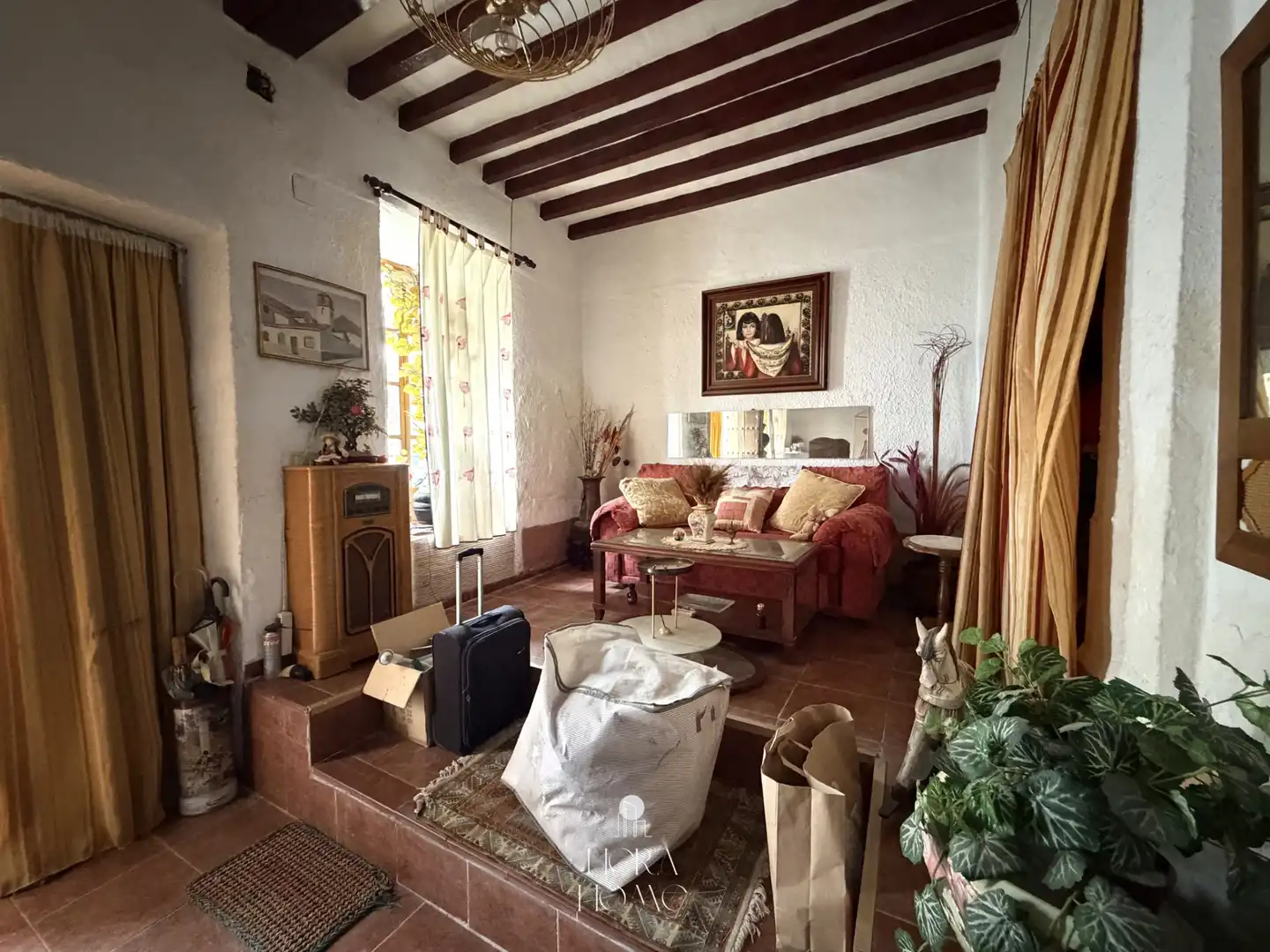 Sala d'estar de Casa adosada en venda en Pizarra amb Traster, Piscina i Moblat