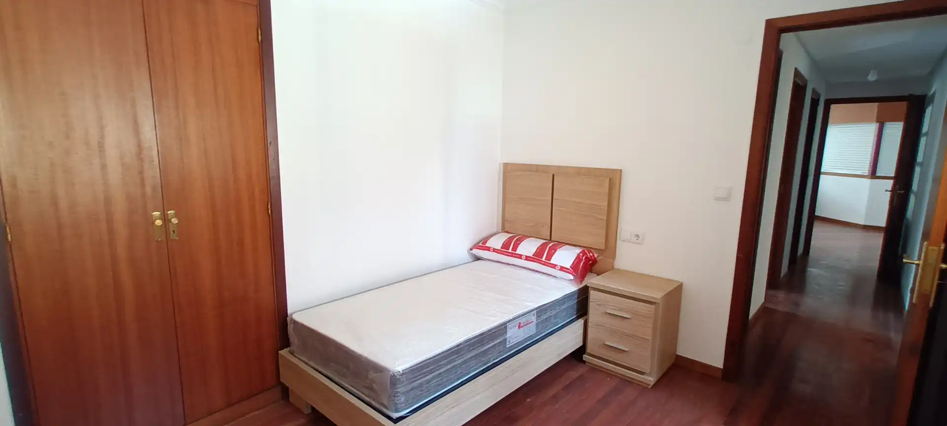 Schlafzimmer von Wohnung zum Verkauf in Pontevedra Capital  mit Heizung und Abstellraum