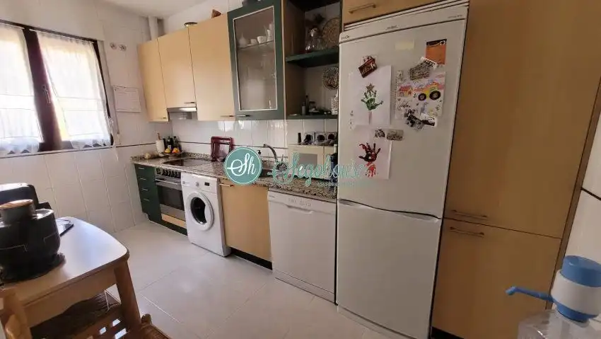 Cuina de Casa o xalet en venda en Segovia amb Calefacció, Parquet i Terrassa