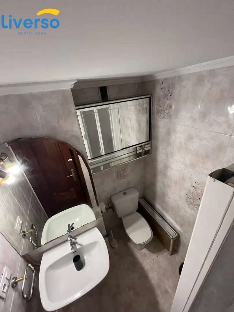 Room in Avenida DEL VENA, Reyes Católicos
