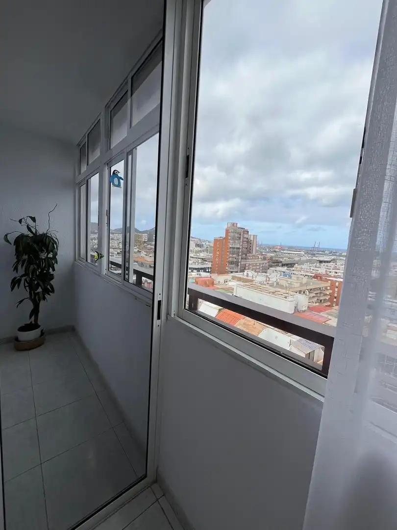 Vista exterior de Piso de alquiler en Las Palmas de Gran Canaria con Terraza y Amueblado