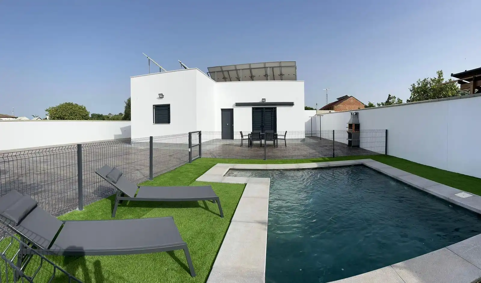 Terrassa de Casa o xalet en venda en Chiclana de la Frontera amb Calefacció, Jardí privat i Traster