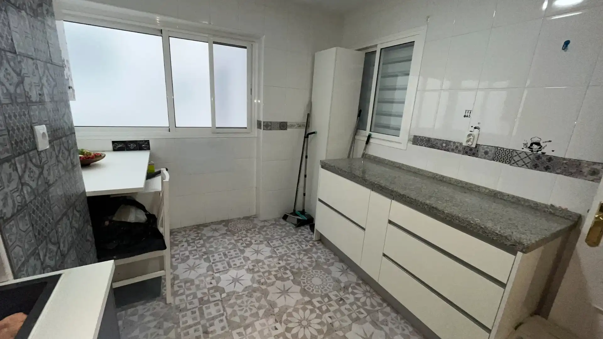 Bathroom of Flat for sale in Málaga  with Air Conditioner and Heating