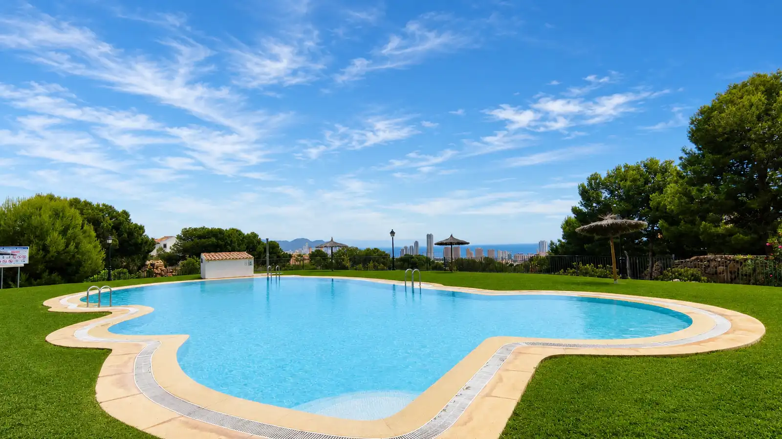 Chalet con terraza en venta en Golf Bahía, imagen 5