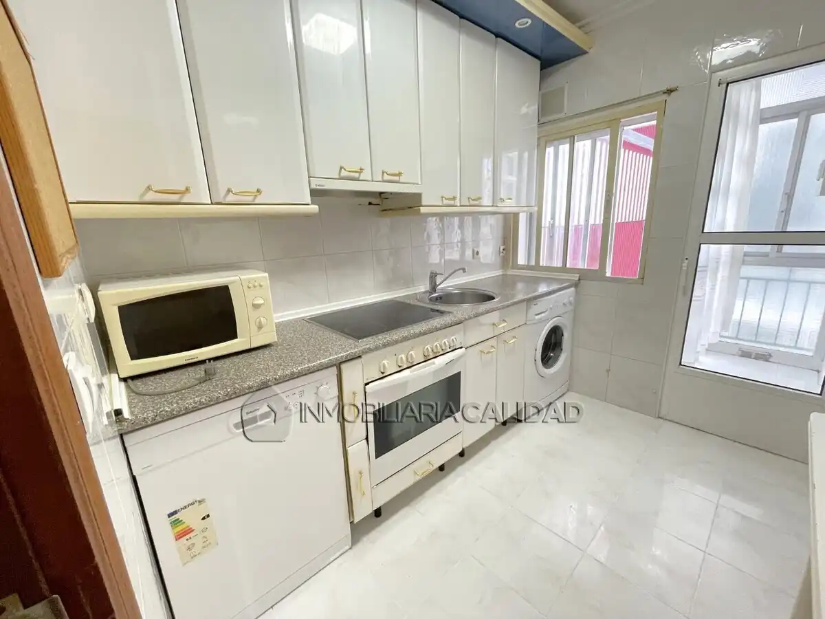 Kitchen of Flat for rent in Burgos  with Heating and Furnished