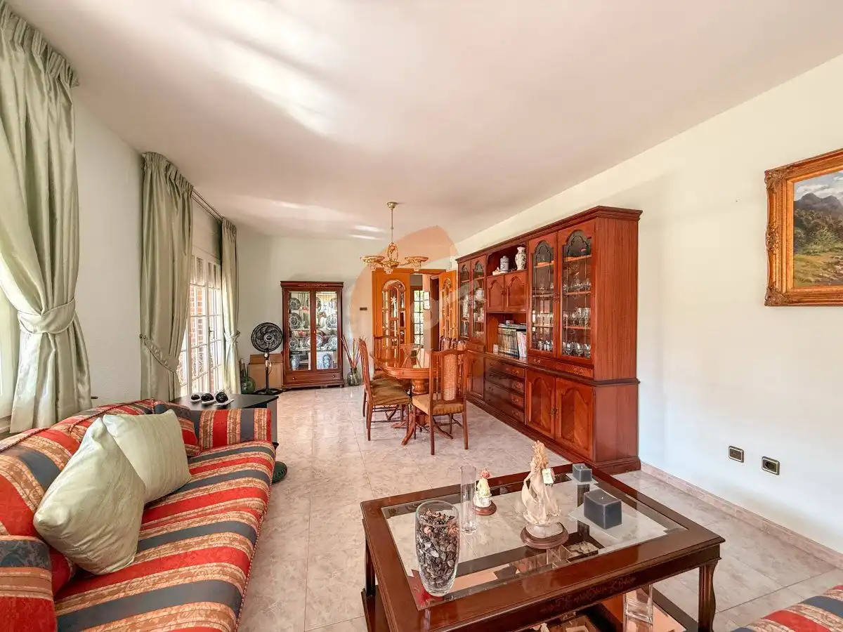 Sala d'estar de Casa o xalet en venda en El Vendrell amb Calefacció, Jardí privat i Piscina