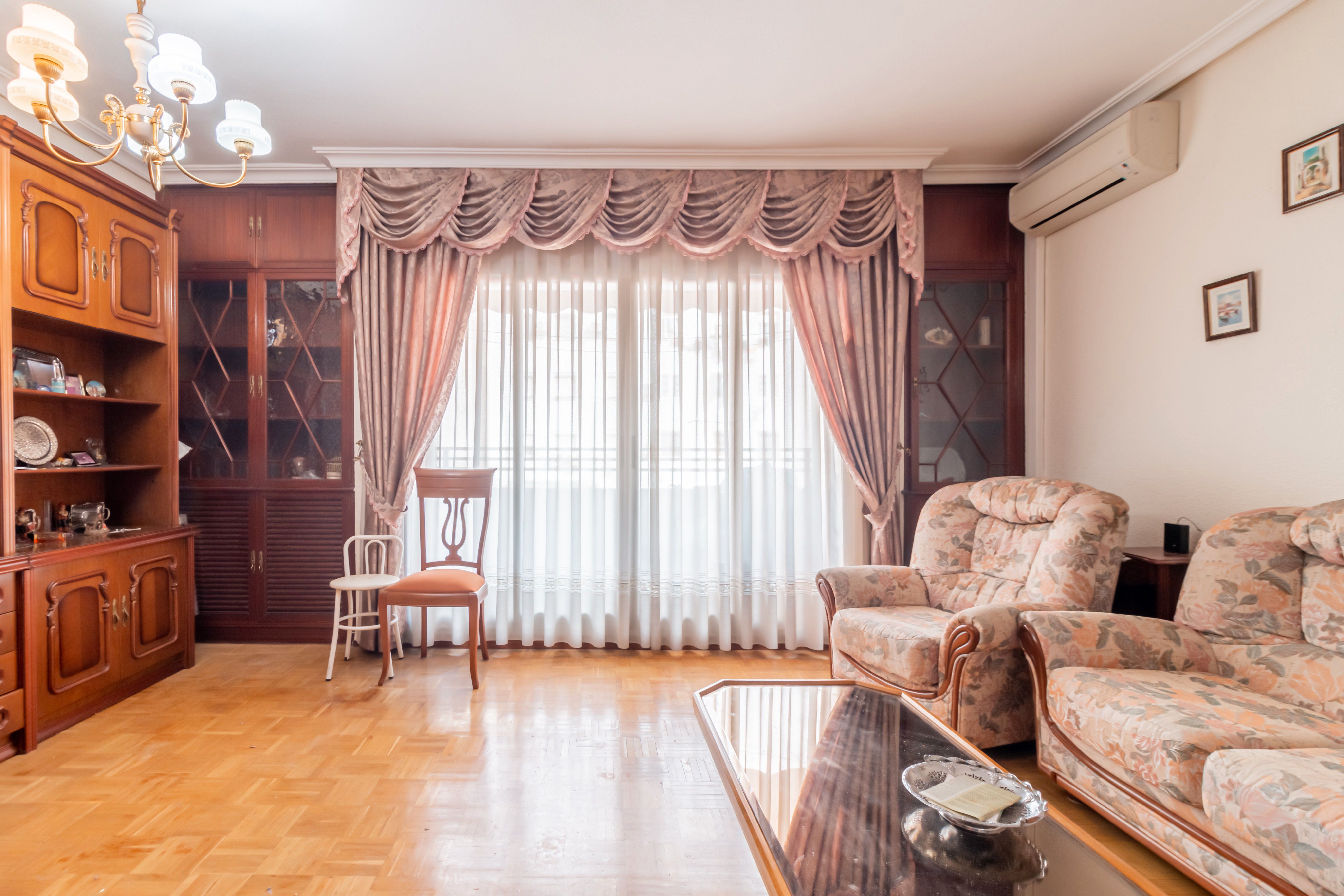 Sala d'estar de Pis en venda en  Madrid Capital amb Calefacció, Terrassa i Traster