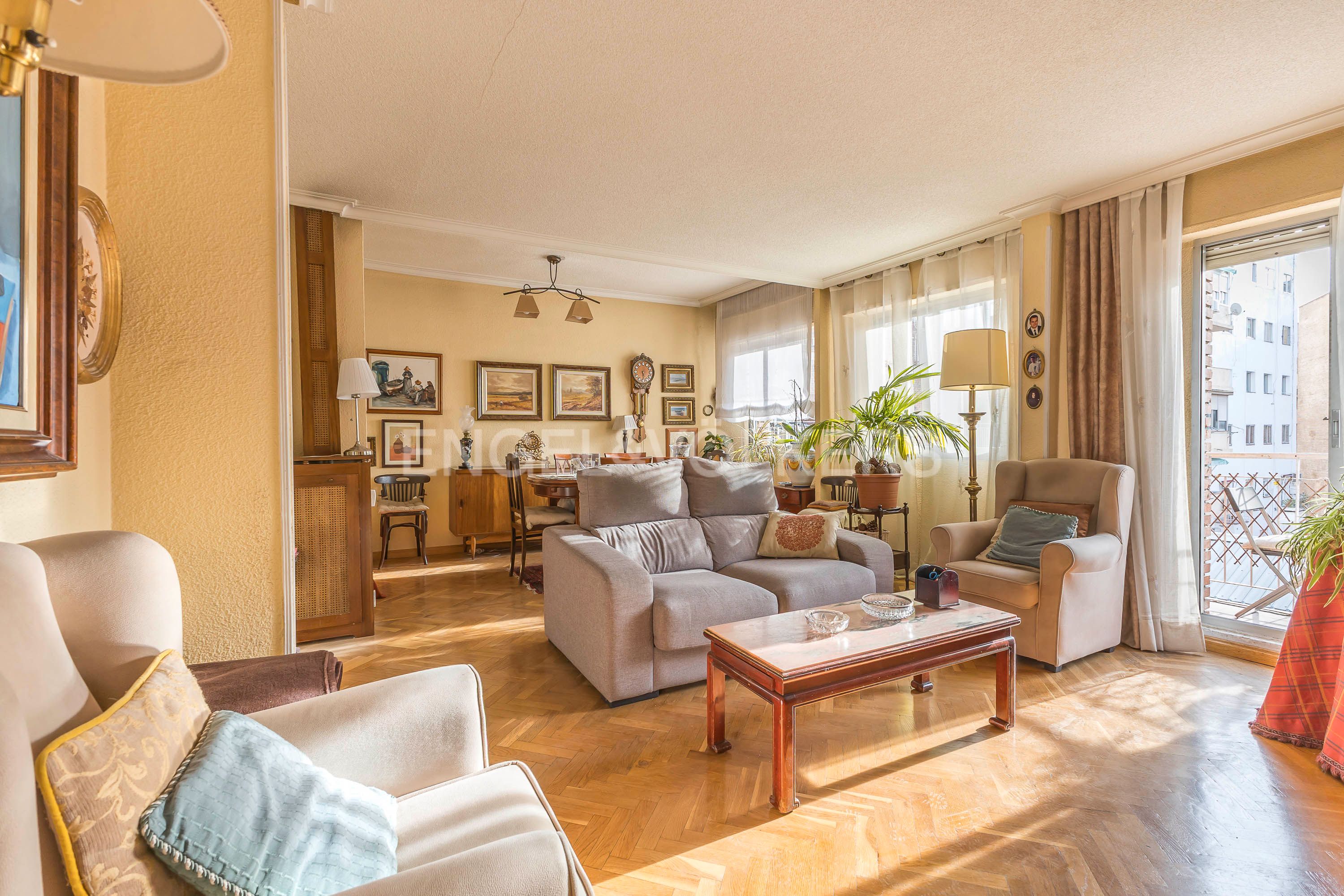Living room of Apartment for sale in  Madrid Capital  with Heating and Terrace