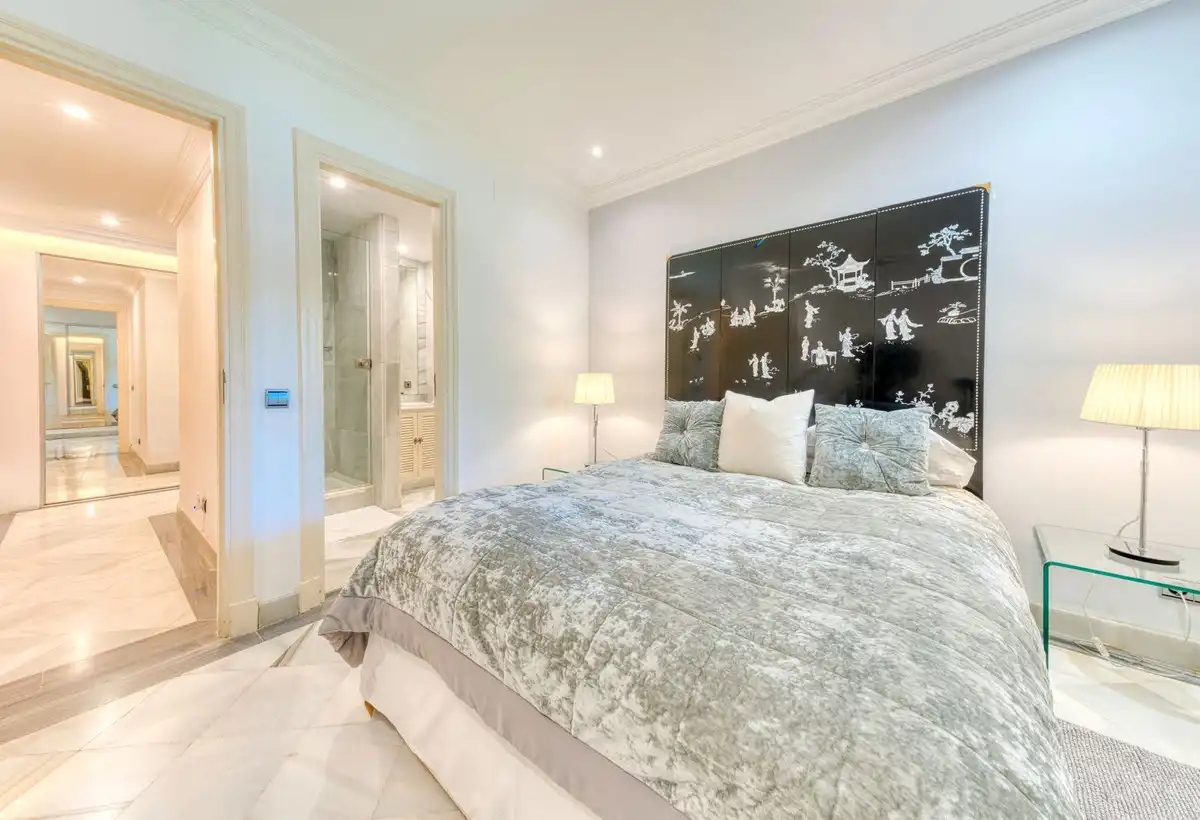 Dormitori de Apartament en venda en Marbella amb Aire condicionat, Terrassa i Traster