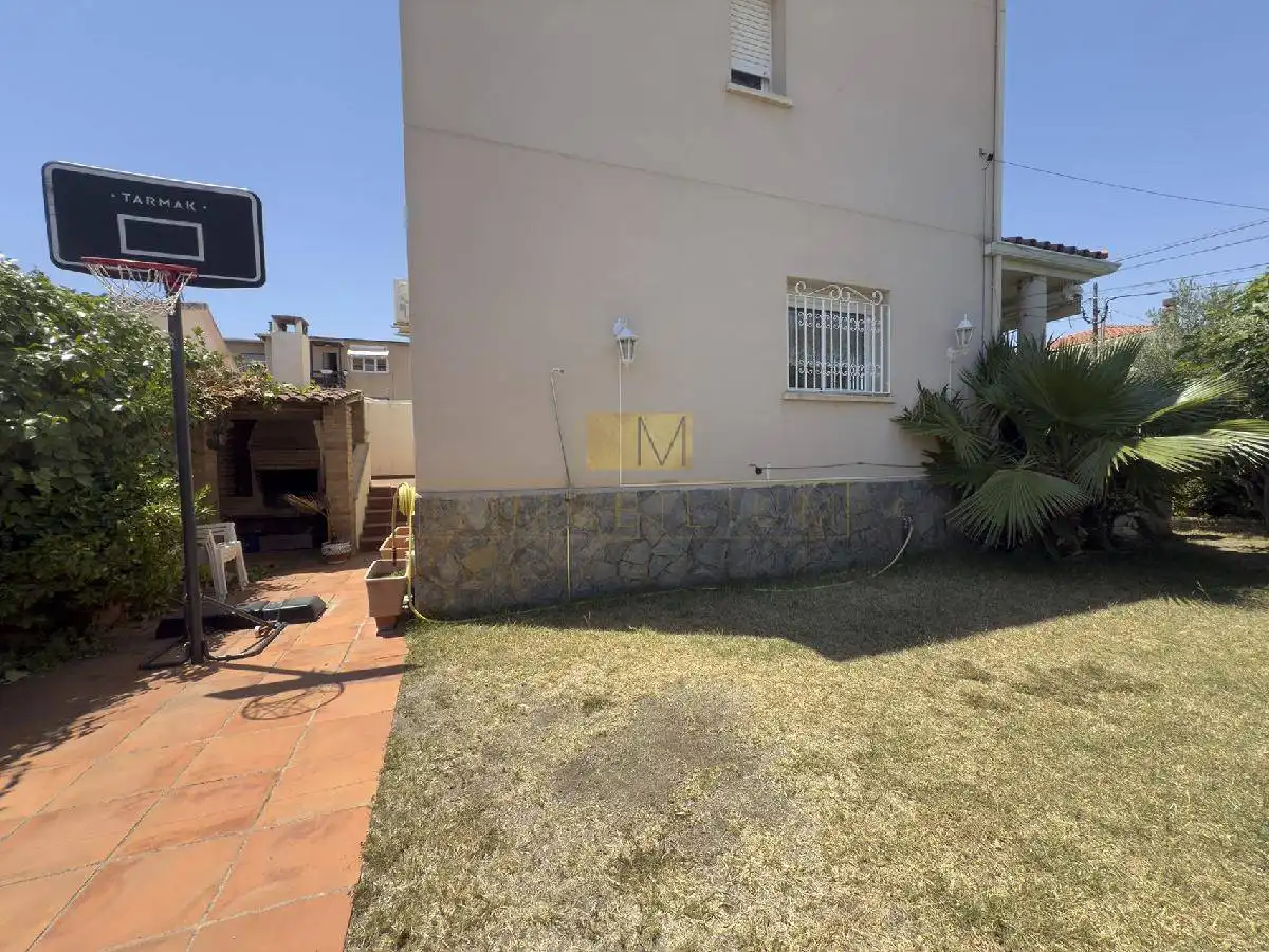 Jardí de Casa o xalet en venda en Sant Pere de Ribes amb Aire condicionat, Calefacció i Jardí privat