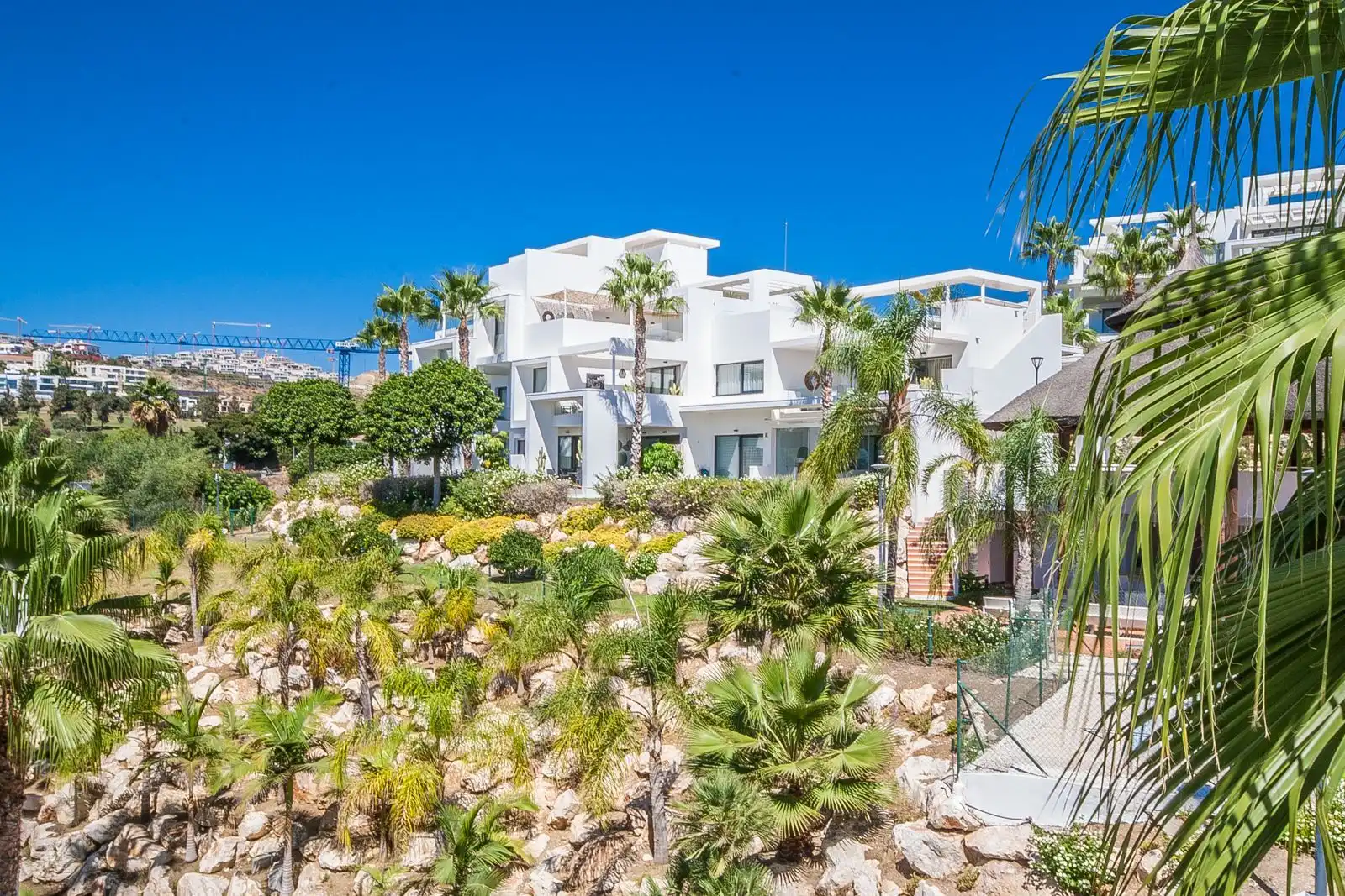 Vista exterior de Apartament en venda en Estepona amb Aire condicionat, Traster i Piscina