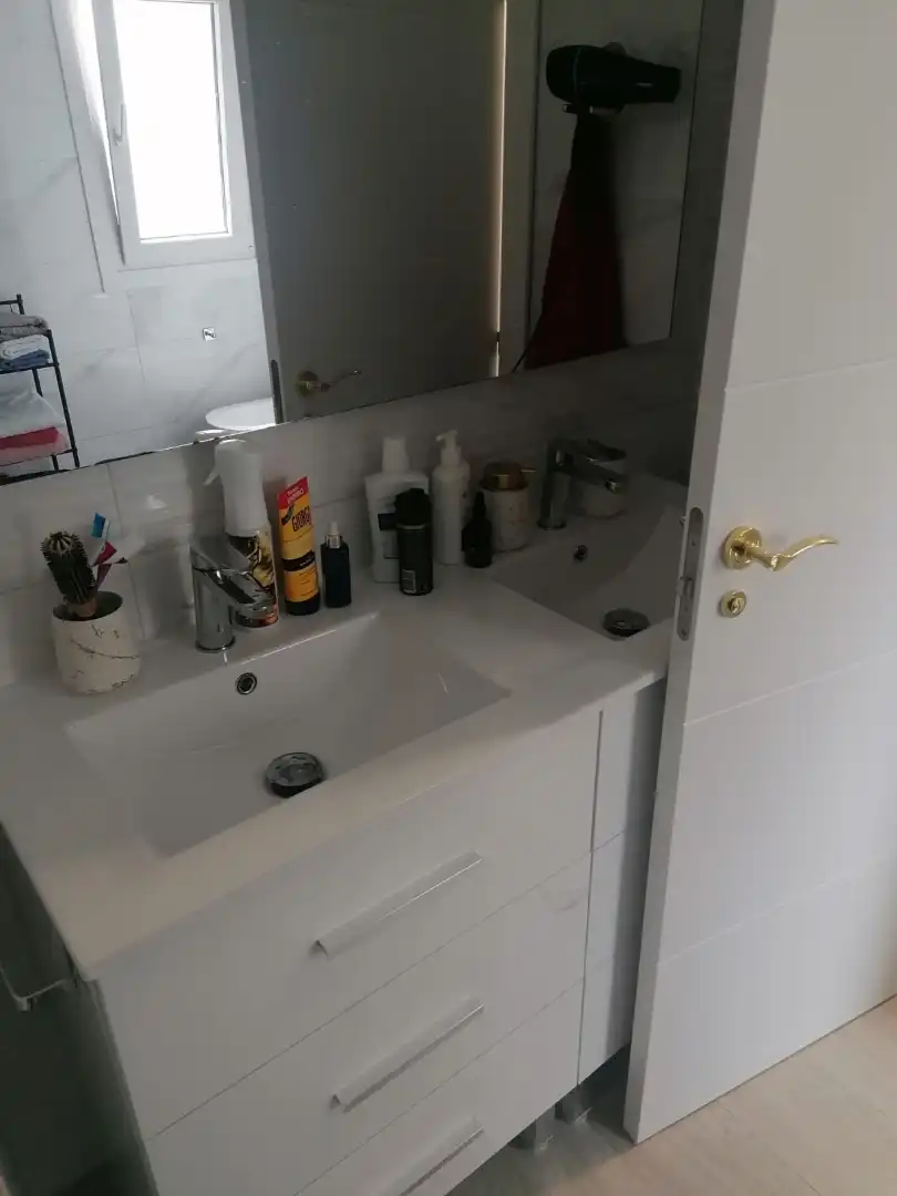 Baño de Piso de alquiler en La Línea de la Concepción con Amueblado, Horno y Lavadora