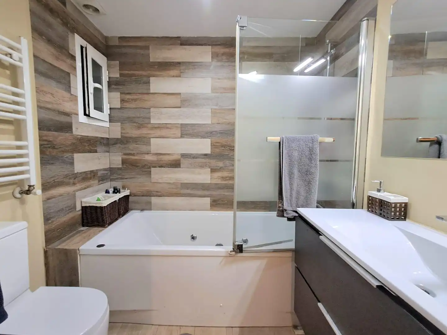 Baño de Piso en venta en Madrid con Aire acondicionado, Calefacción y Jardín privado