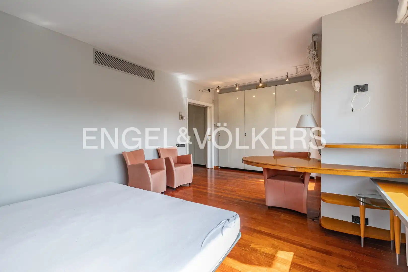 Sala de estar de Casa o chalet en venta en Sant Cugat del Vallès con Aire acondicionado, Calefacción y Jardín privado