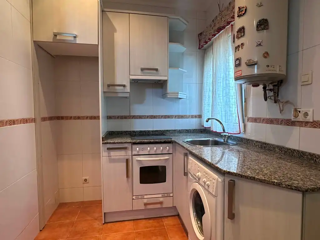 Cocina de Piso en venta en Gijón  con Parquet, Trastero y Amueblado