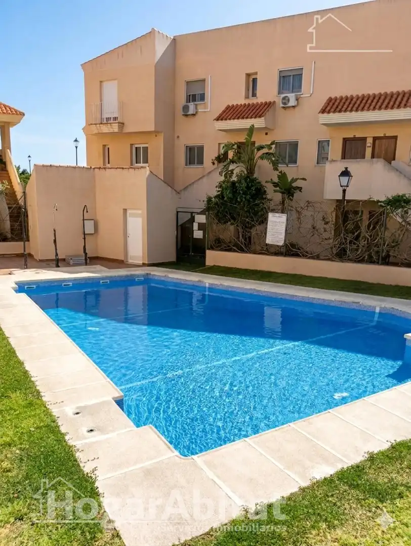 Schwimmbecken von Dachboden zum Verkauf in Roquetas de Mar mit Klimaanlage, Privatgarten und Terrasse