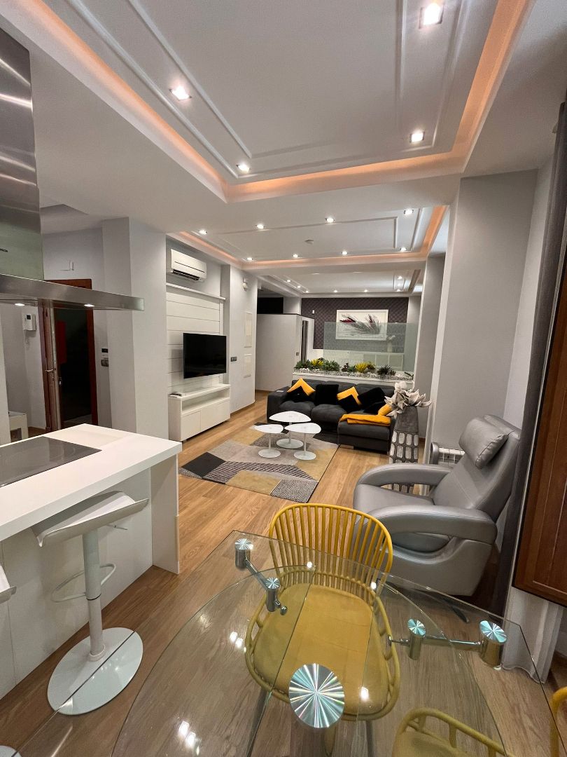 Living room of Flat to rent in  Granada Capital  with Air Conditioner, Heating and Parquet flooring