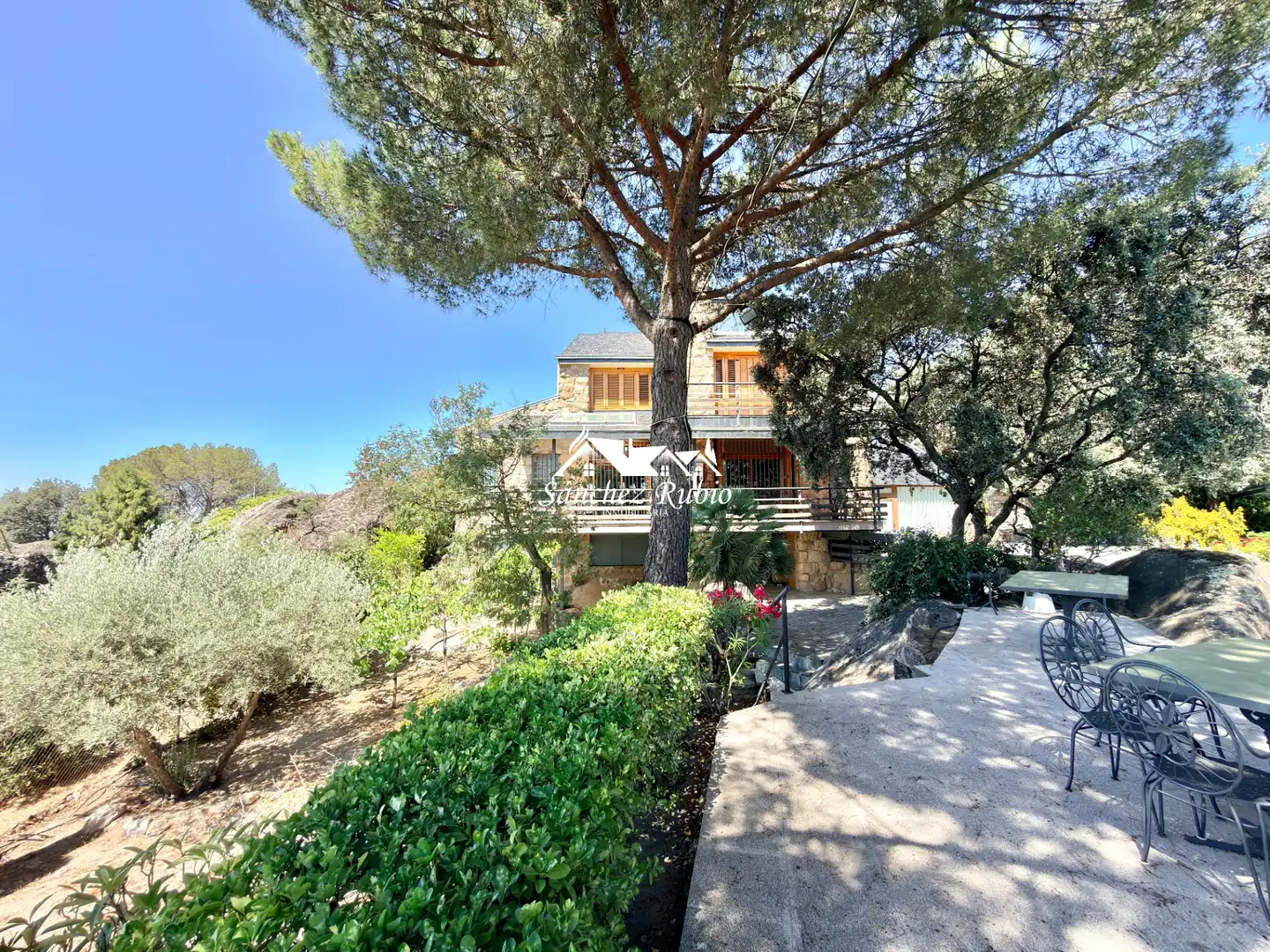 Vista exterior de Casa o xalet en venda en Torrelodones amb Calefacció, Jardí privat i Parquet