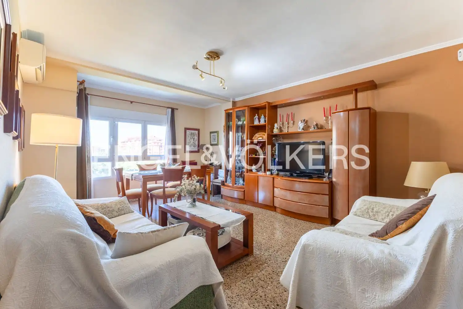 Flat with terrace for sale in Campanar