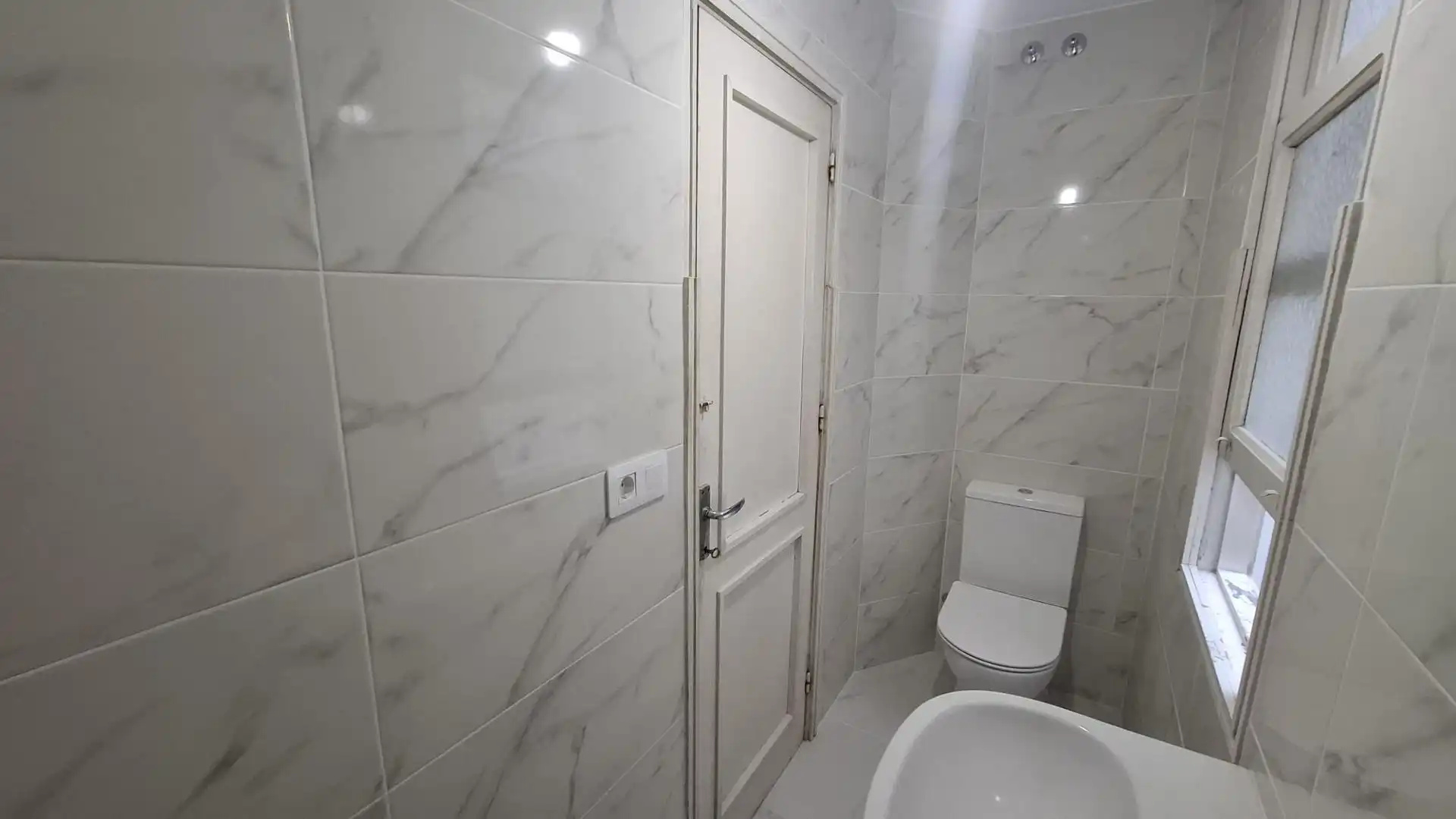Bathroom of Flat for sale in Ourense Capital   with Parquet flooring, Storage room and Balcony