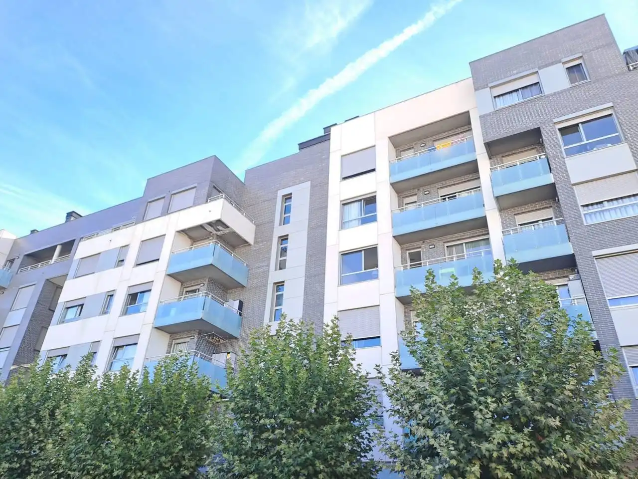 Flat with lift to rent in Calle Complutense