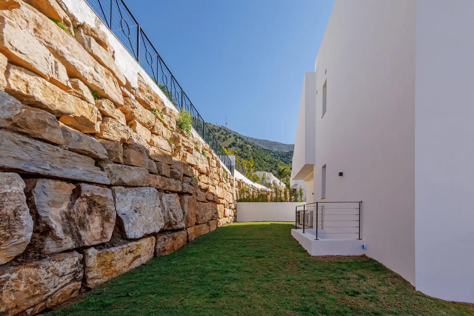 Terrassa de Casa o xalet en venda en Mijas amb Aire condicionat, Calefacció i Jardí privat