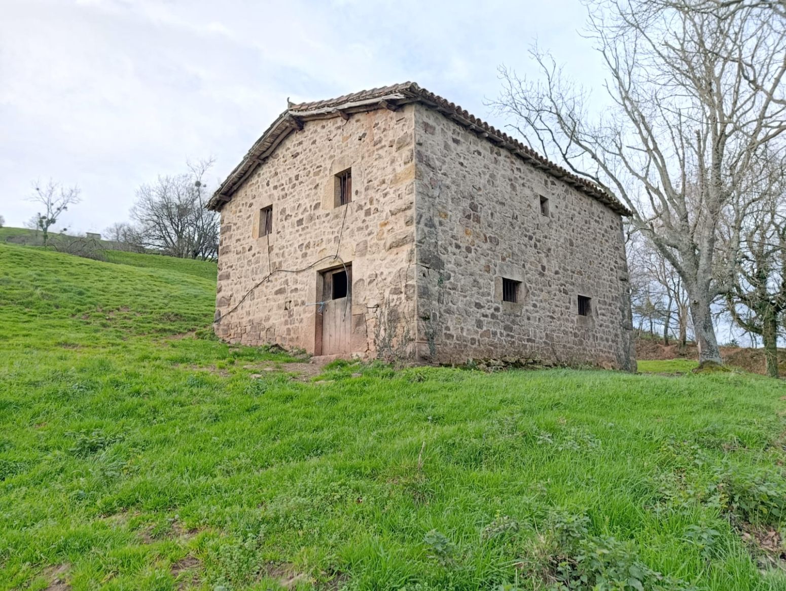 Vista exterior de Local en venda en Santa María de Cayón