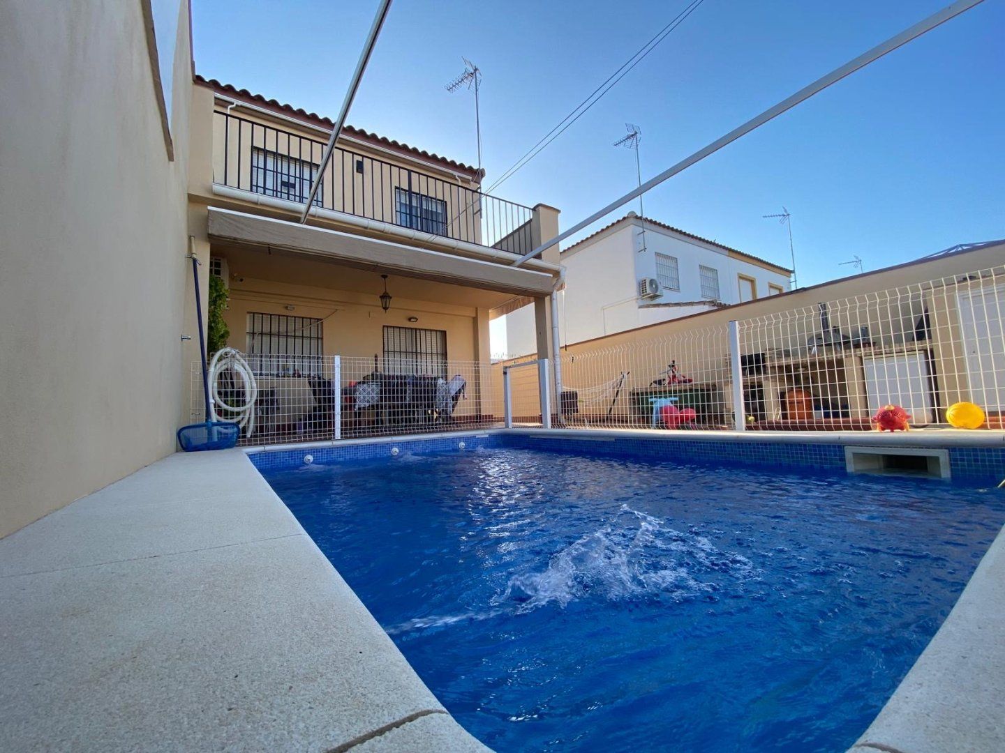 Swimming pool of Single-family semi-detached for sale in Albaida del Aljarafe  with Air Conditioner, Terrace and Swimming Pool