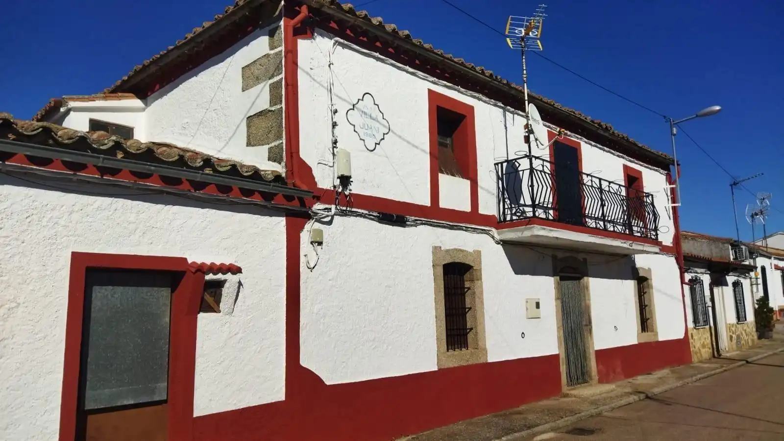 Vista exterior de Casa o chalet en venta en Buenamadre con Calefacción