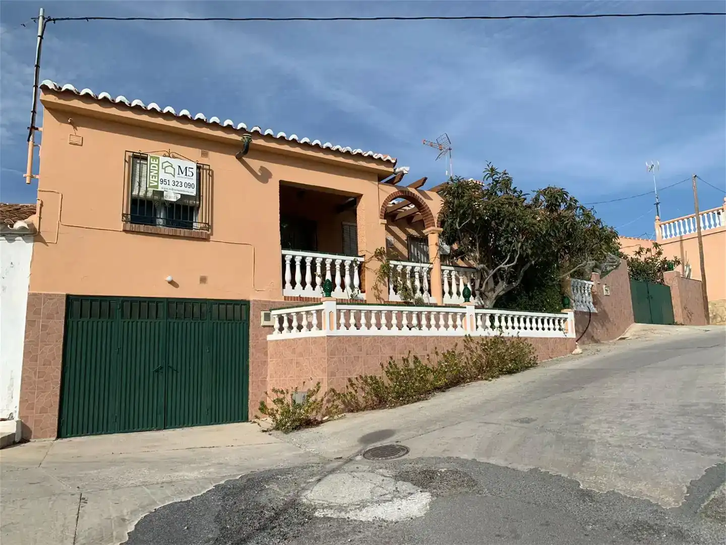 Vista exterior de Casa o xalet en venda en Urbanización Santa Rosa