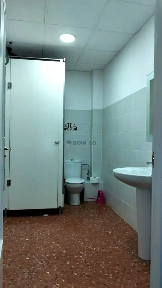 Baño de Local de alquiler en Teruel con Aire acondicionado y Amueblado