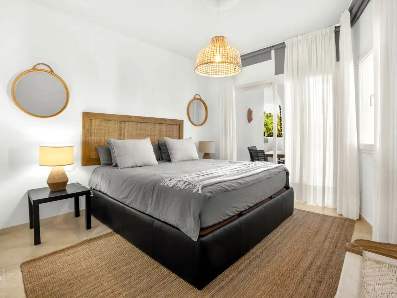 Bedroom of Apartments for sale in Nueva Andalucía