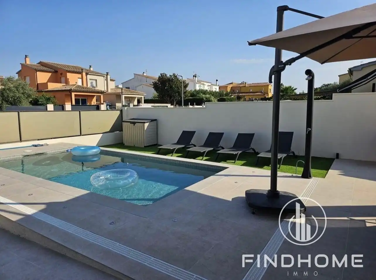 Piscina de Casa adosada en venda en Avinyonet de Puigventós amb Calefacció, Jardí privat i Terrassa