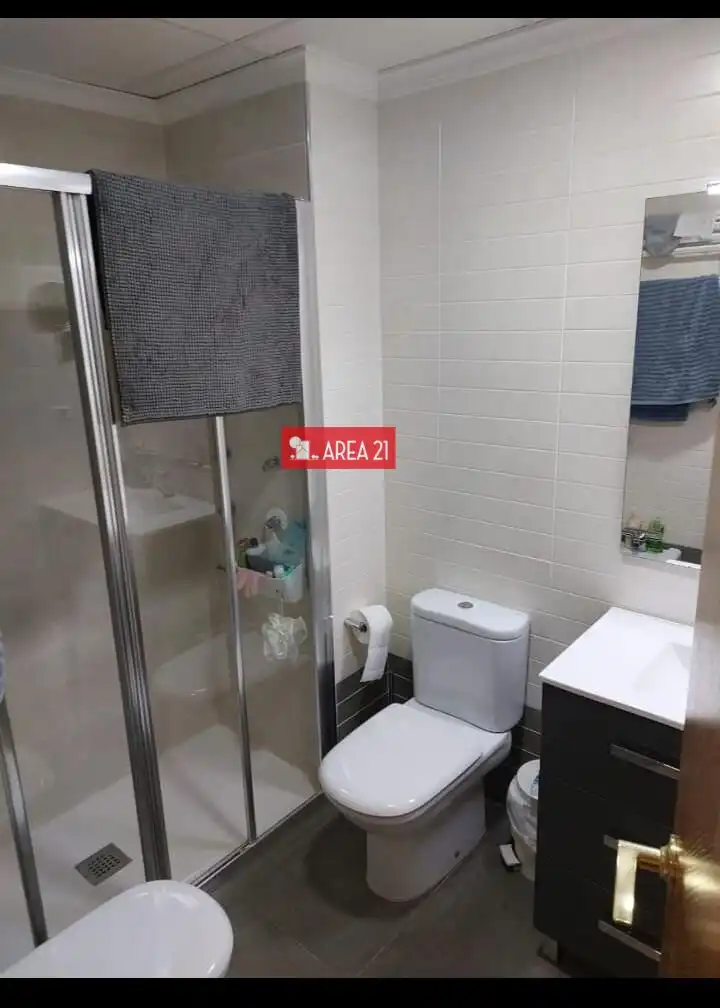 Bathroom of Flat for sale in La Pobla de Vallbona  with Air Conditioner and Heating