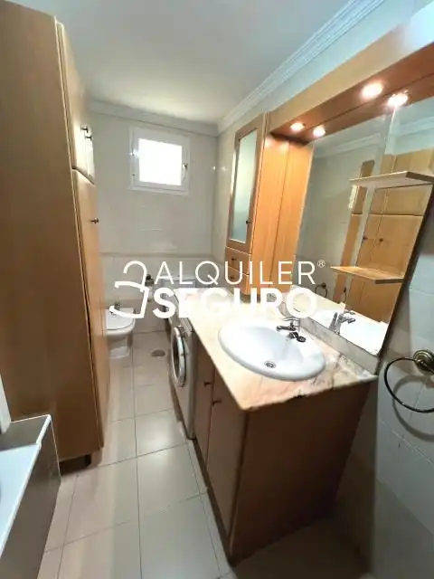 Bathroom of Flat for rent in Aranjuez  with Air Conditioner, Heating and Furnished