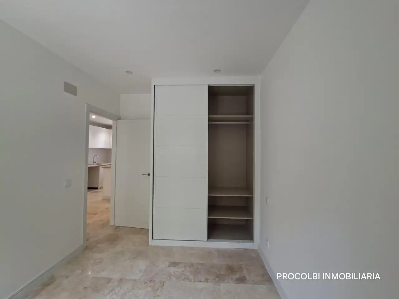 Dormitori de Planta baixa en venda en Madrid amb Aire condicionat