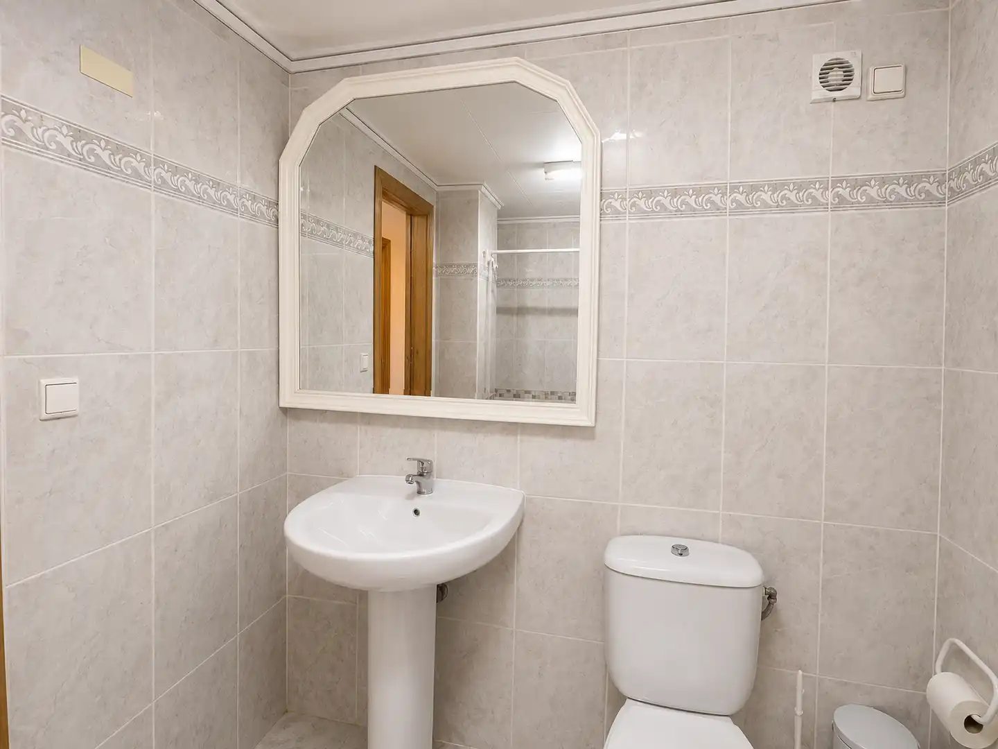 Baño de Piso en venta en Guardamar del Segura con Terraza y Amueblado