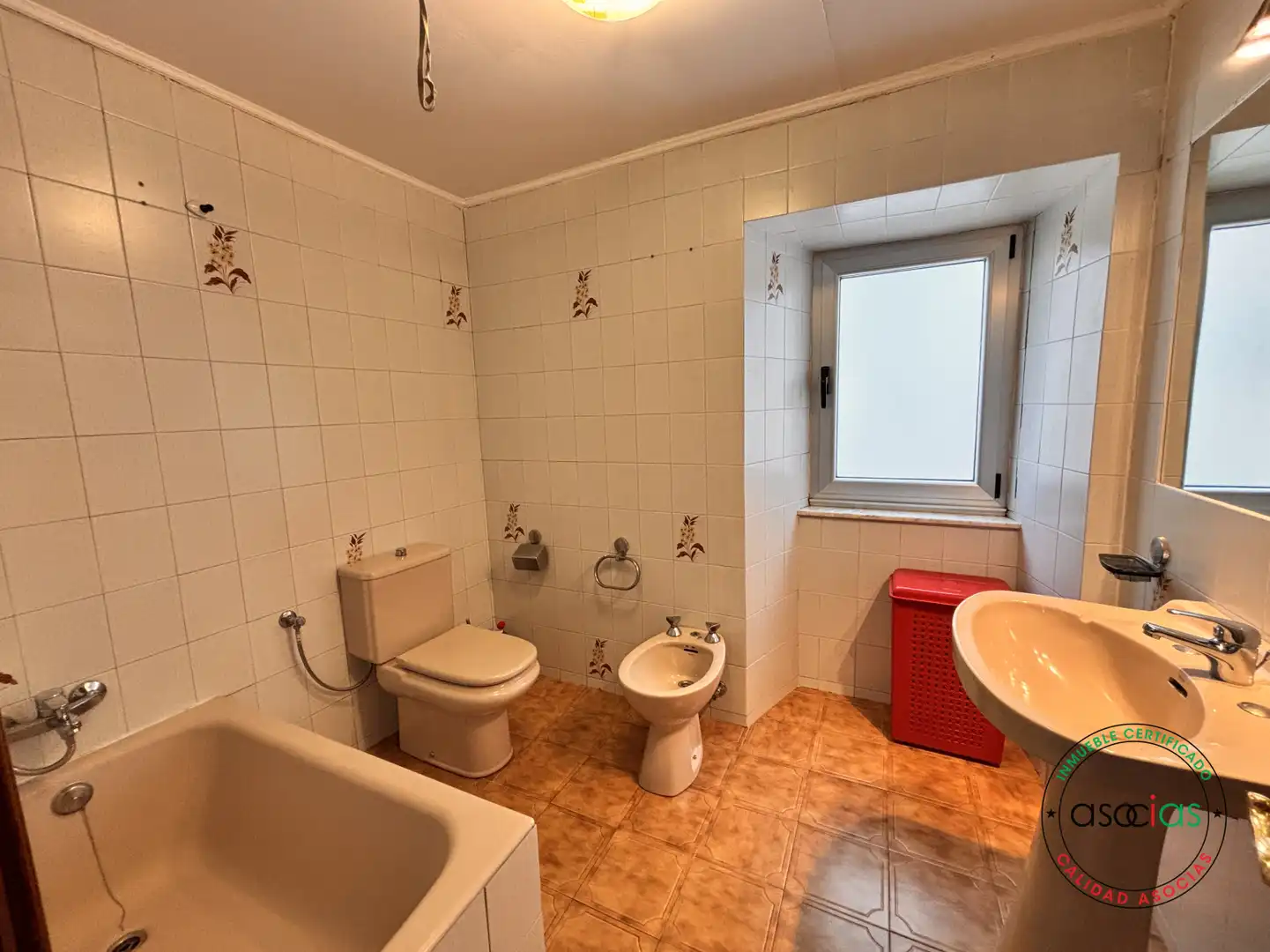 Badezimmer von Einfamilien-Reihenhaus zum Verkauf in Ribadeo mit Heizung und Abstellraum