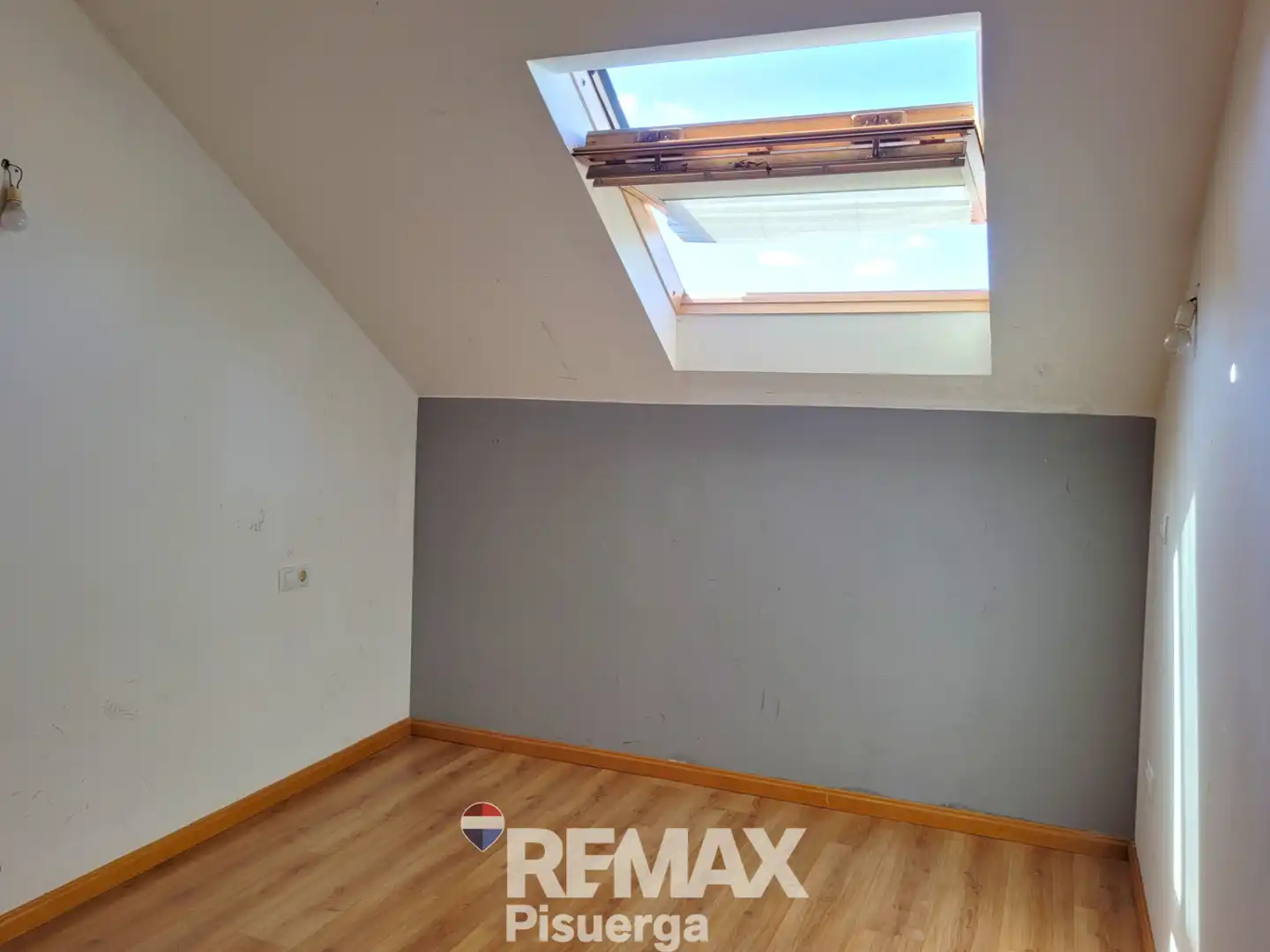 Wohnung zum Verkauf in Santovenia de Pisuerga mit Heizung, Abstellraum und Balkon