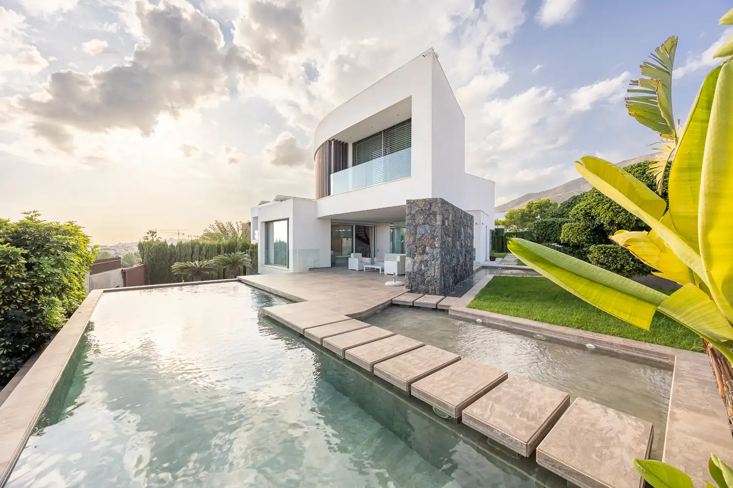 Casa amb jardí en venda a Golf Bahía