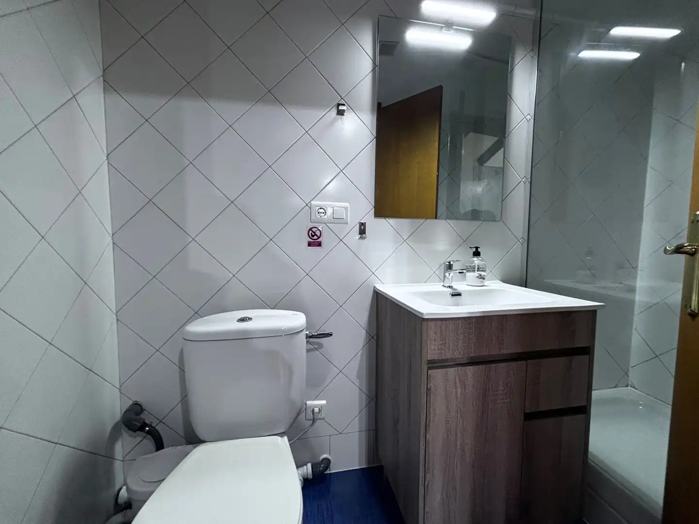 Bathroom of Storage room for sale in Burgos